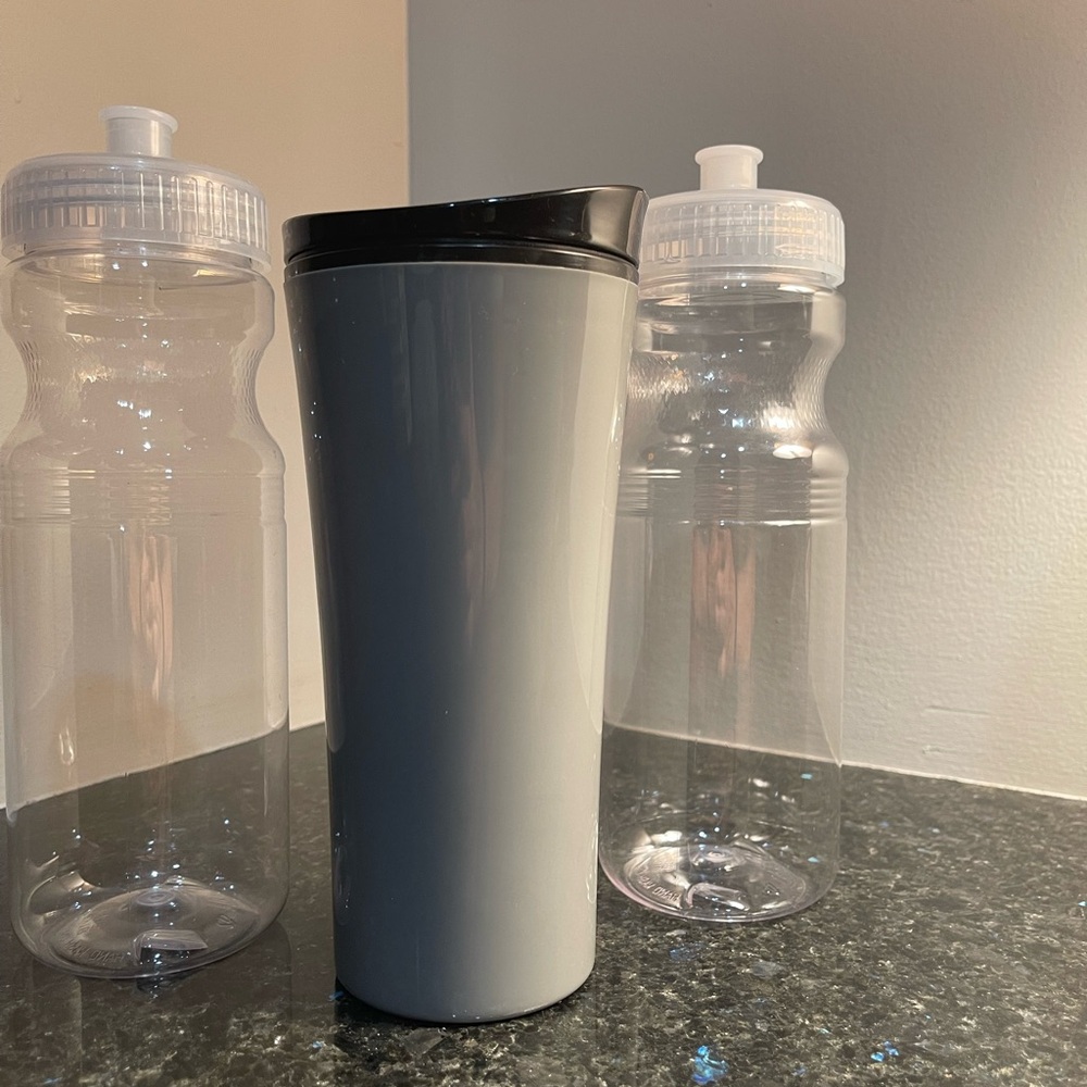 Lot of Insulated Water Bottles, snack cups, and drink bottles - Picture 7 of 9